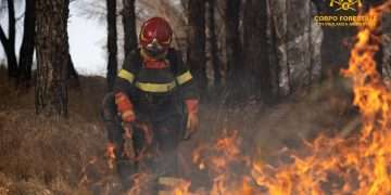 Vasto incendio a Villasor, in azione l’elicottero del Corpo Forestale