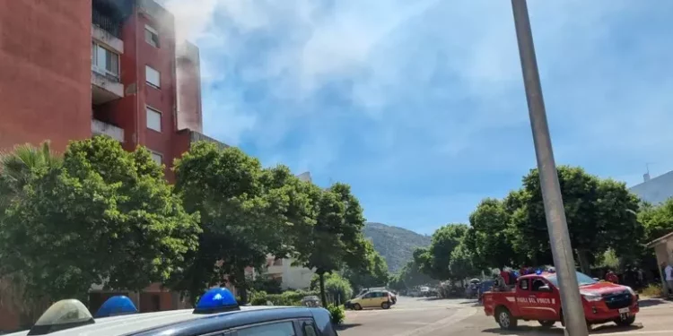 Esplosione in casa nel sud Sardegna dopo fuga di gas, 4 feriti