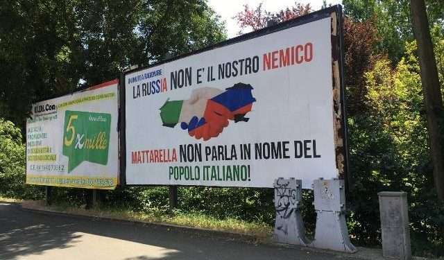 A Modena manifesti per il dialogo tra Italia e Russia: scoppia la polemica