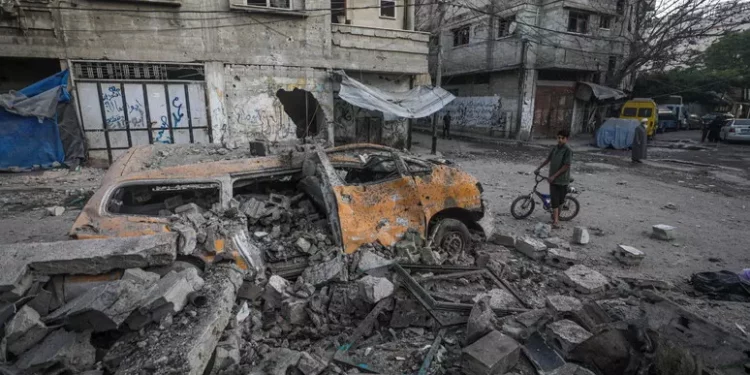 Regime israeliano attacca nel sud di Gaza, 15 morti