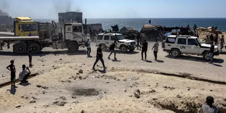 Fonti mediche, attacchi Israele a Gaza, oggi 15 morti