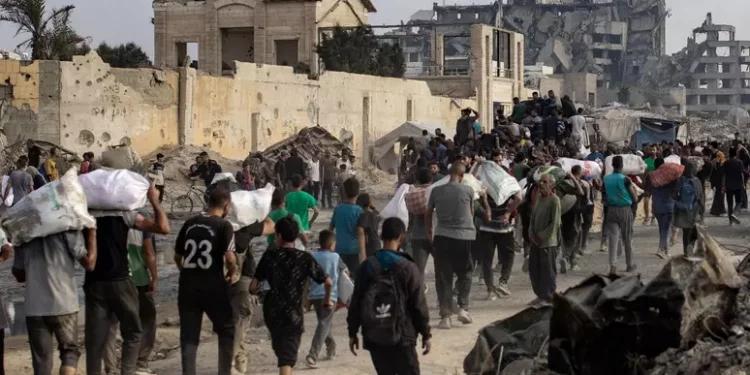 Fuoco israeliano vicino centro aiuti a Gaza, 21 morti