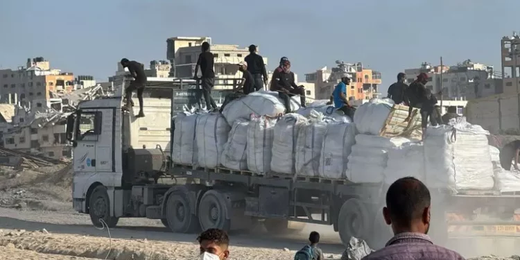 Attacco del regime israeliano al mercato di Gaza, 18 morti