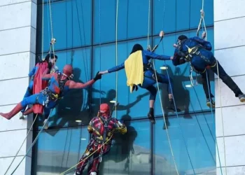 I Supereroi acrobatici fanno visita a bimbi ricoverati a Sassari