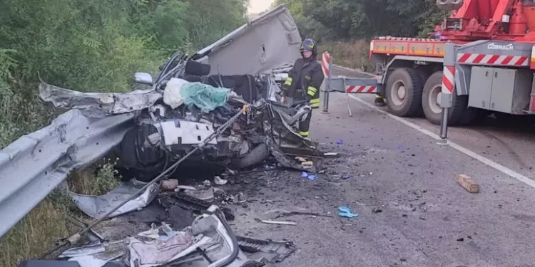 Scontro nella notte sulla Casilina, quattro morti