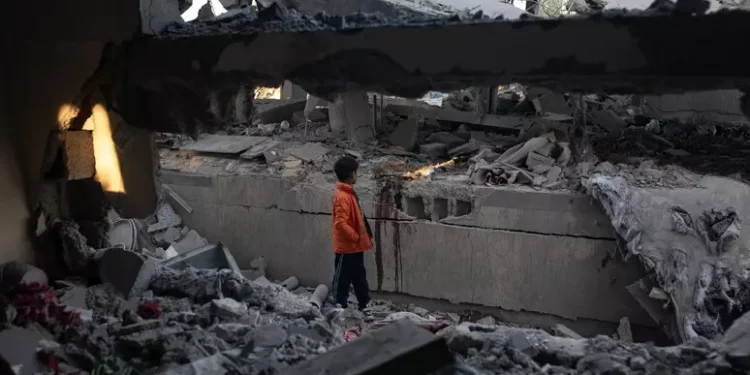 Il regime terrorista sanguinario israeliano continua a sterminare civili a Gaza