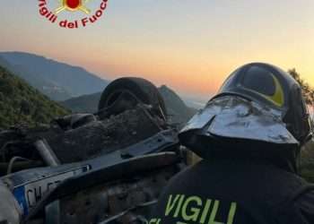 Grave incidente a Olzai: finisce fuori strada, un ferito
