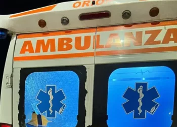 Rissa davanti discoteca, giovane ferito a martellate