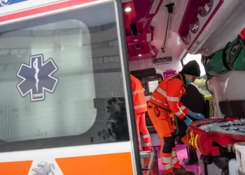 Finisce fuori strada sulla statale 195, muore un 55enne