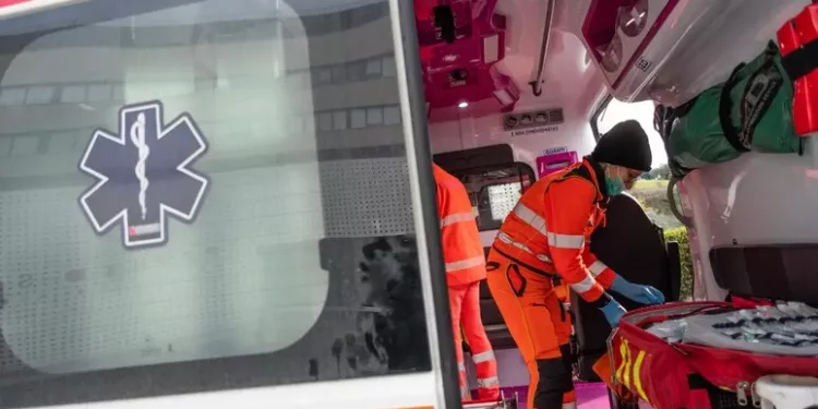 Finisce fuori strada sulla statale 195, muore un 55enne