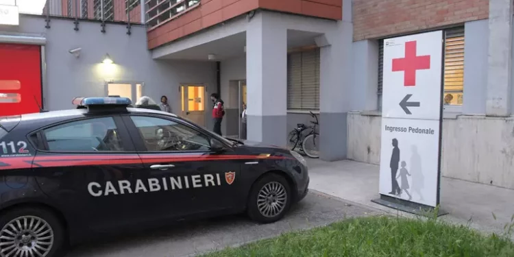 Uccide la moglie ricoverata in ospedale e si ammazza