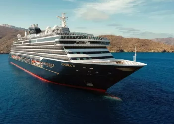 Primo scalo a Carloforte della nave da crociera Explora II