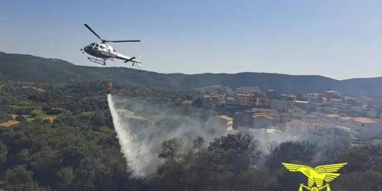 18 incendi nell’Isola, mezzi aerei in azione in sei località