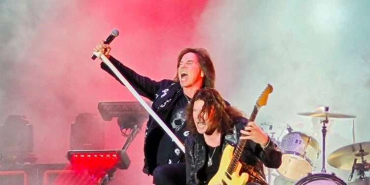 Gli Europe per la prima in Sardegna: in 4000 urlano a squarcia gola