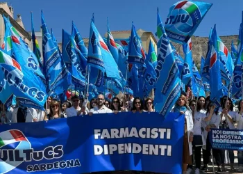 La rivolta dei camici bianchi, sit-in dei farmacisti a Cagliari
