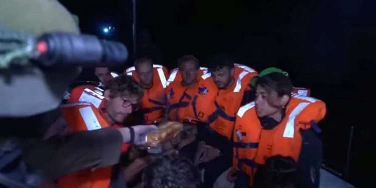 Israele assalta la barca di Freedom Flotilla, arrembaggio in mare