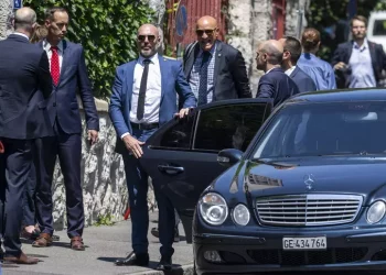 Parigi, ‘no al cambio di regime in Iran con la forza’