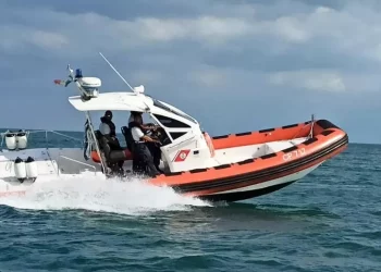 Tre uomini scomparsi in mare, ricerche nel golfo di Taranto