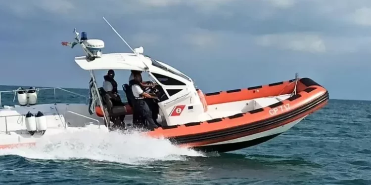 Tre uomini scomparsi in mare, ricerche nel golfo di Taranto