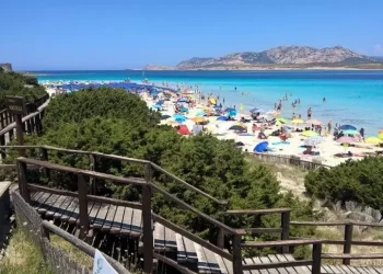 Turista asiatico muore nel mare de La Pelosa a Stintino
