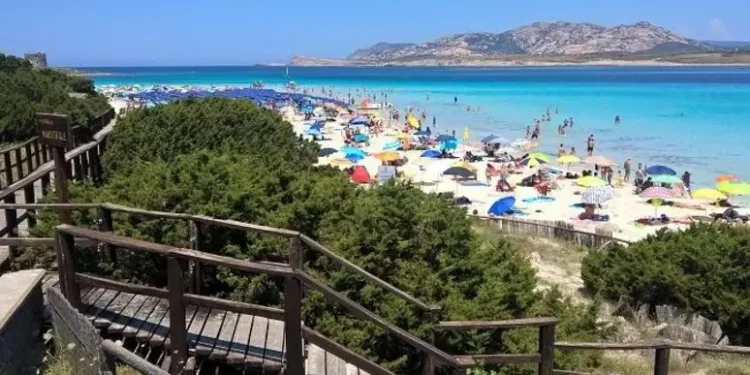 Turista asiatico muore nel mare de La Pelosa a Stintino