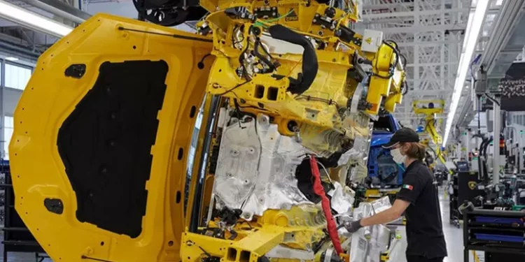 Istat, a giugno scende fiducia dei consumatori, sale per imprese