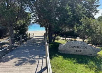 Nuove regole per parcheggi nelle spiagge della Costa Smeralda