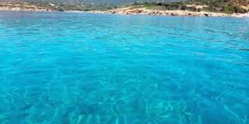 Mare sicuro: attivato il sistema integrato di salvamento per il triennio 2025–2027, confermata l’eccellenza ambientale del mare della Sardegna