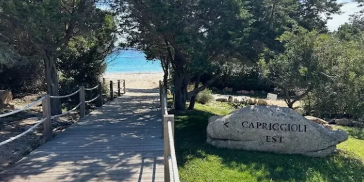 Nuove regole per parcheggi nelle spiagge della Costa Smeralda