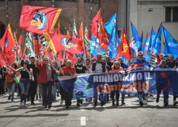 Stop metalmeccanici venerdì 20, contratto per dignità lavoro