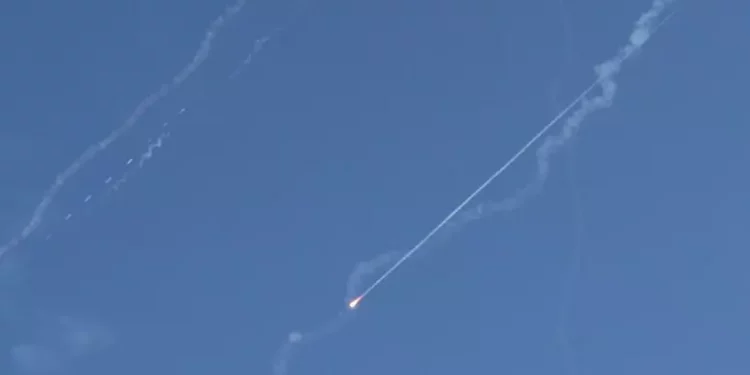 L’Iran risponde all’attacco degli Usa e lancia sei missili verso le basi statunitensi in Qatar