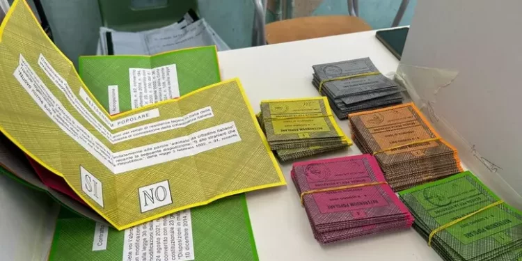 Urne chiuse per i referendum e i ballottaggi, comincia lo spoglio