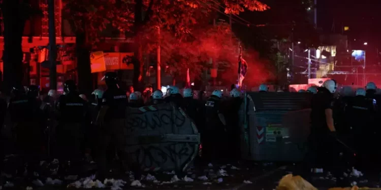 Rivolte in piazza a Belgardo, tentativo di colpo di stato in Serbia