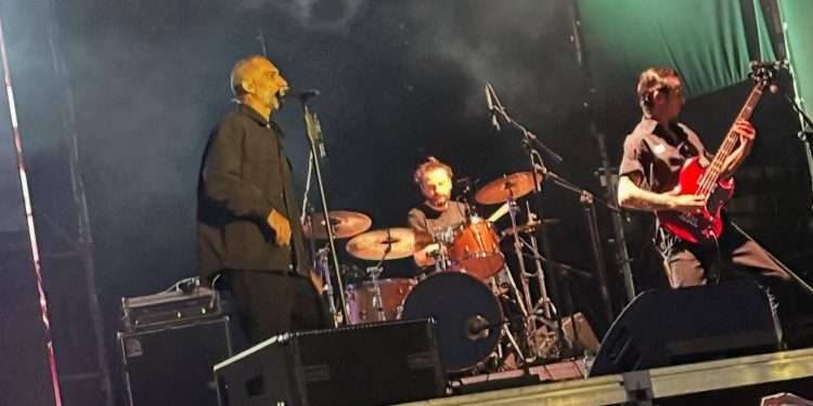 I Sikitikis festeggiano 25 anni sul palco di Ateneika