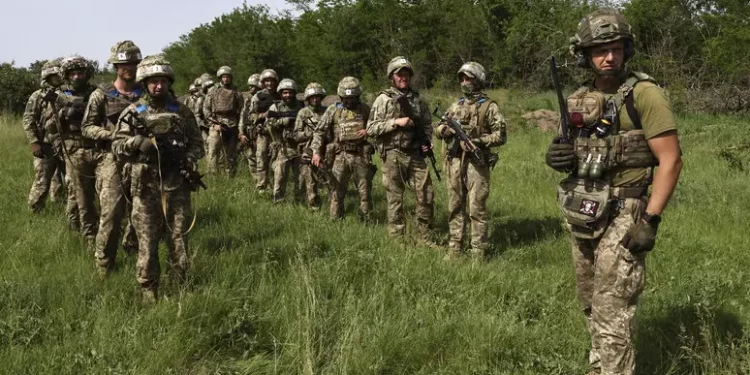 Kiev, ‘missile russo uccide 12 soldati in addestramento’