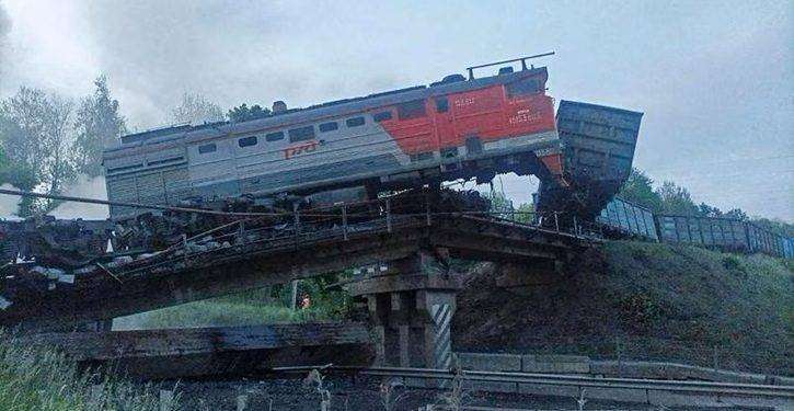 Russia, crollano due ponti al passaggio dei treni: è terrorismo ucraino