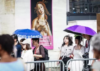 Da turisti stranieri 21 miliardi spesi con carta, +38% su 2022