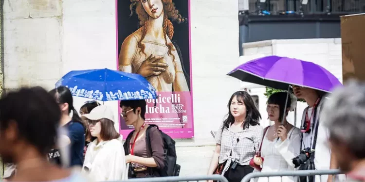 Da turisti stranieri 21 miliardi spesi con carta, +38% su 2022