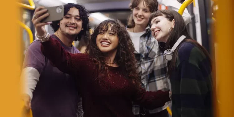 Generazione Alpha, così sta ridefinendo le tendenze di viaggio