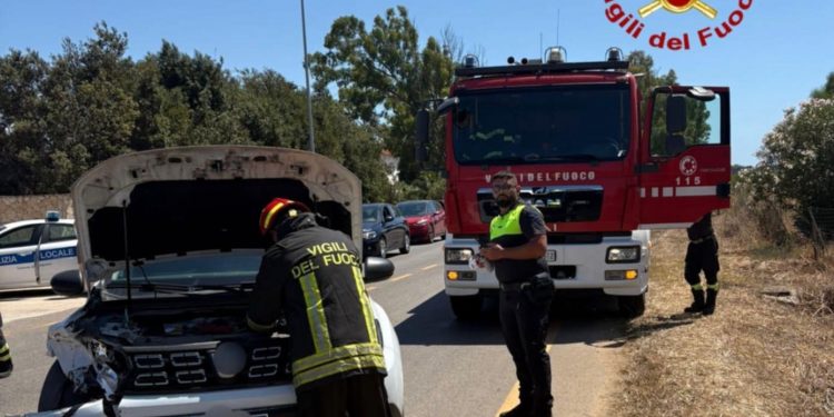 Scontro tra due auto ad Alghero: intervento dei Vigili del Fuoco