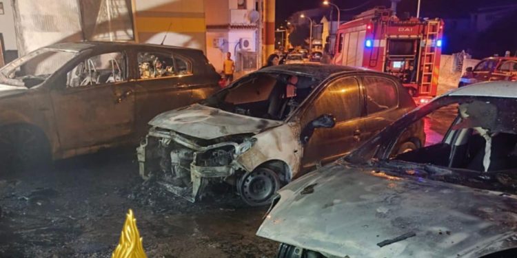 Siniscola, in fiamme autocarrozzeria nella notte
