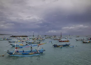 Affonda traghetto in Indonesia, quattro morti