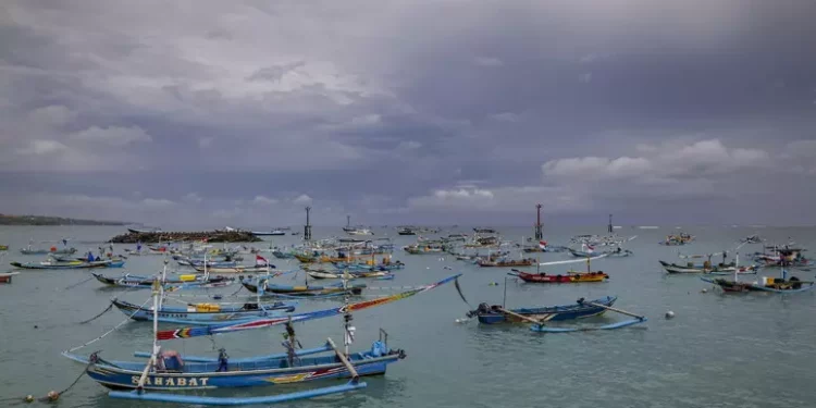 Affonda traghetto in Indonesia, quattro morti