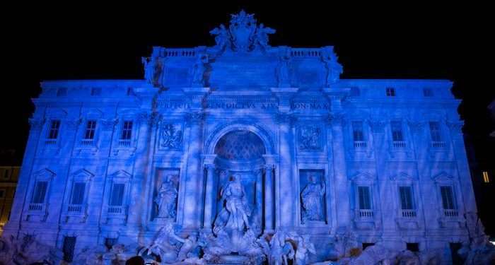 La Fontana di Trevi si spegne per Gaza
