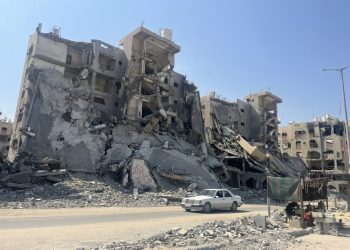 Attacco dei soldati israeliani sulle tende di sfollati a Gaza City: 14 morti e 25 feriti