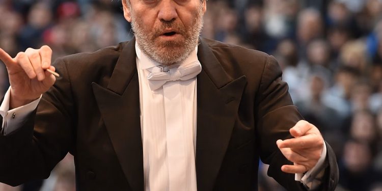 L’intollerante Pina Picierno prova ad impedire un concerto di Gergiev a Caserta ma vince il dialogo