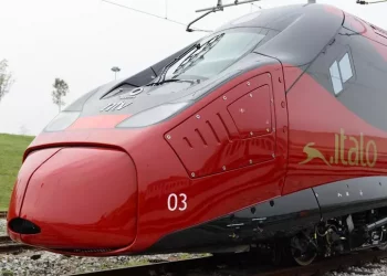 Treno Italo colpito da un fulmine, fermo sulla Milano-Bologna