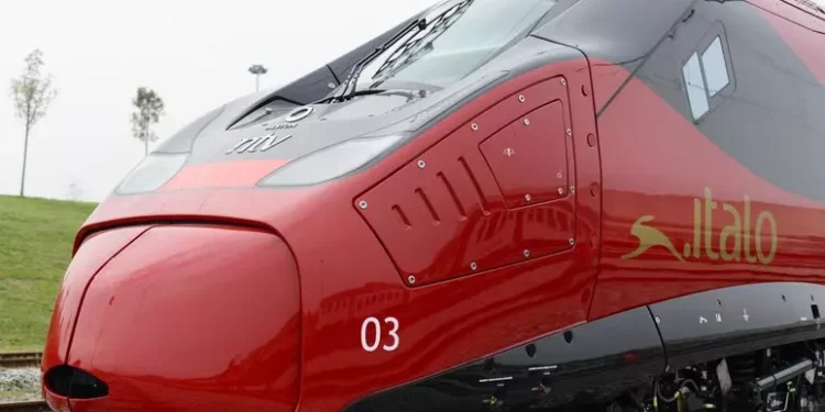 Treno Italo colpito da un fulmine, fermo sulla Milano-Bologna