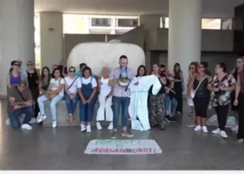 Marcia in via Roma degli operatori socio sanitari precari