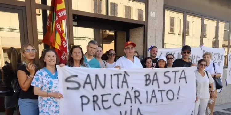 Oss precari, ‘rabbia e disperazione’ davanti all’Assessorato